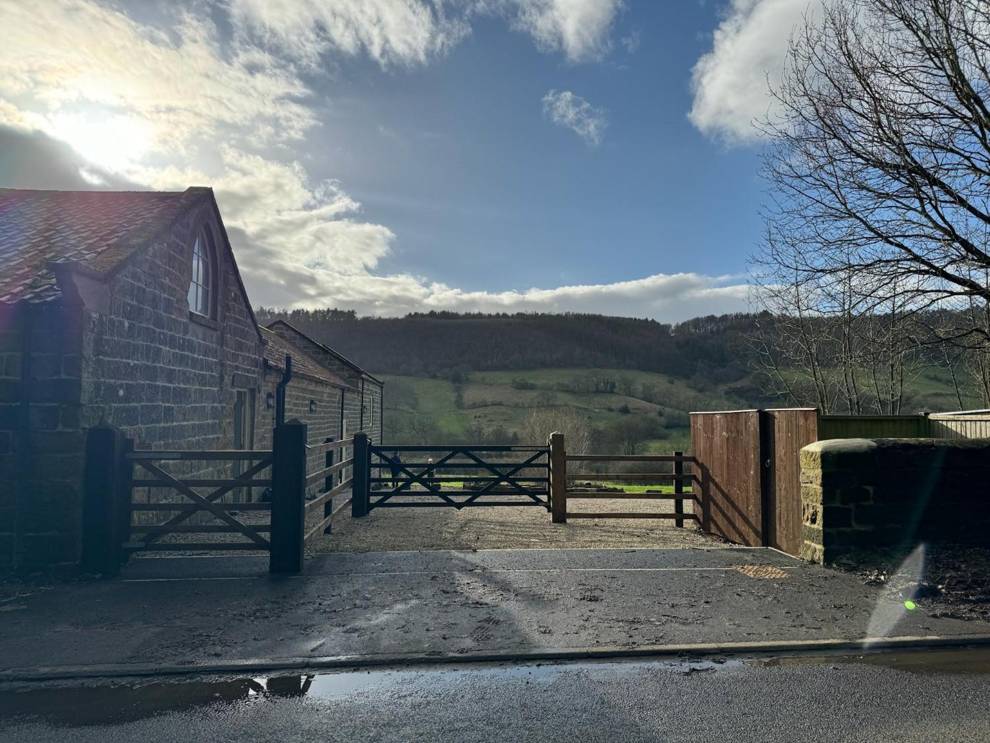 Отель Luxury Glamping In North Yorkshire National Park & Coastal Area Скарборо Экстерьер фото